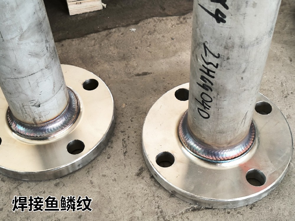 衡水客戶碳鋼壓力容器現(xiàn)場調(diào)試，工人很快學(xué)會