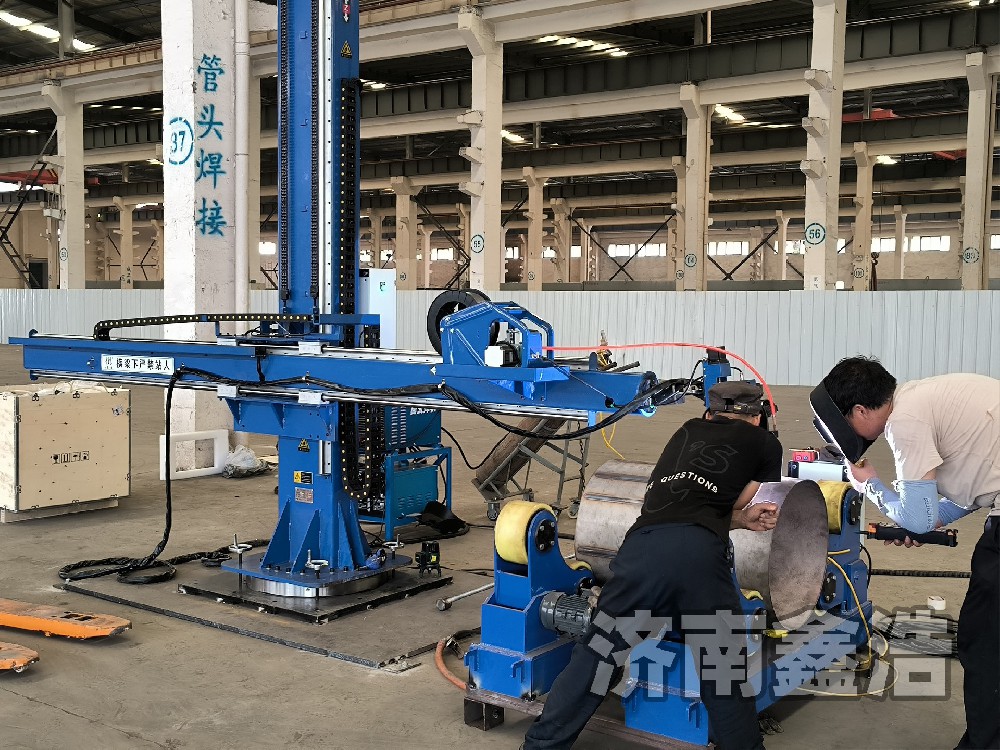 重型焊接操作機(jī)，智能數(shù)控，運(yùn)行穩(wěn)定